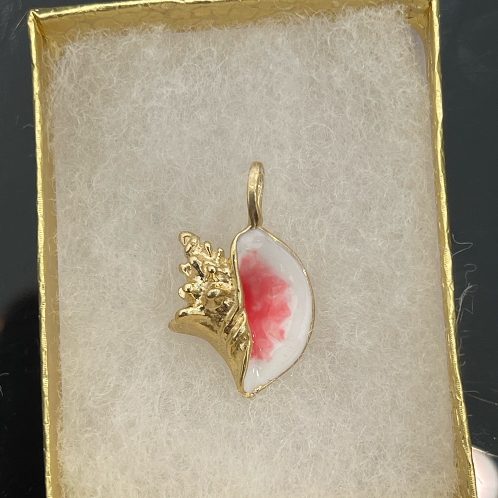 14kt solid gold best conch shell pendant